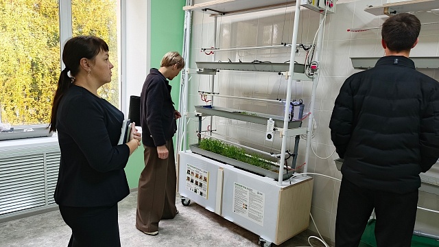 А я уже думаю выбрать работу на селе...