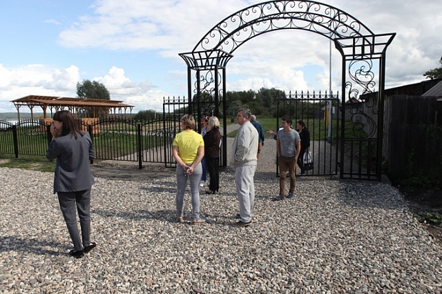 Работы по благоустройству зоны отдыха на берегу Галичского озера завершены