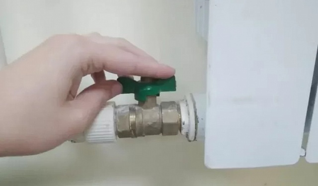 Сергей Ситников потребовал при наступлении первых ночных заморозков незамедлительно подключать социальные объекты к теплу