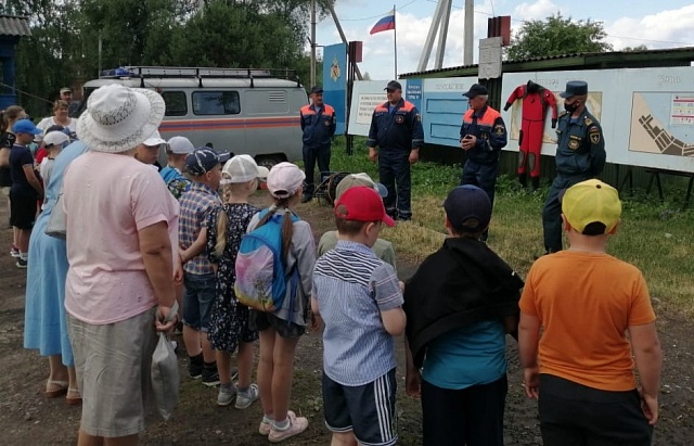 Урок безопасности на берегу озера